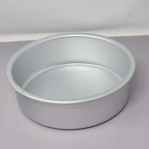 Wilton‎ Round Aluminum Cake Pan Set of 3 – Baking Pans for Layered Cakes - Picture 2 of 9